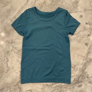 relaxed fit swiftly tech short sleeve - size 2